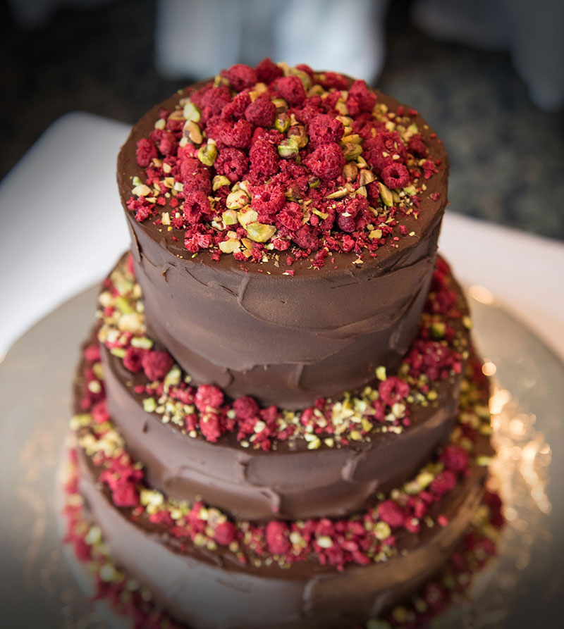 La Patisserie online French bakery and patisserie run by real french chefs selling the most delicious cakes, pastries and confectionery.